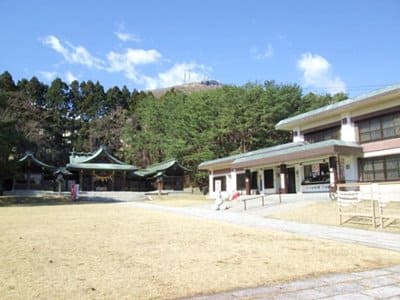 函館護国神社の境内